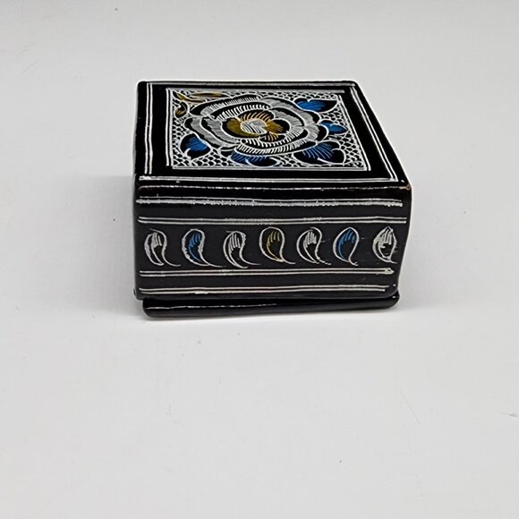 Hand Painted Lacquered Wooden Trinket Box Enamel With Floral Design - Picture 2 of 7